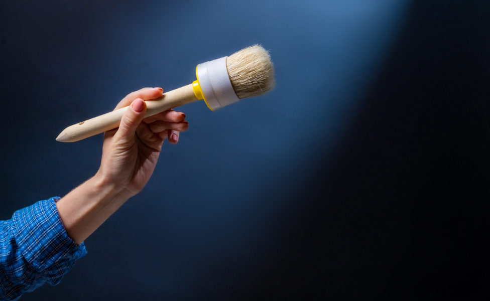 A broxa de pintura tem cerdas densas e suporte robusto – Foto: Envato