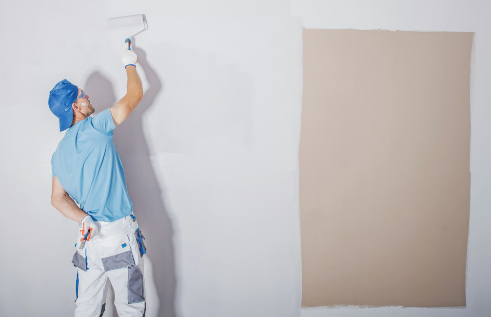 Antes da tinta, o pintor avalia, prepara e corrige a superfície – Foto: Envato